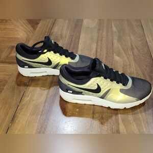Nike Air Max Zero SE 918232-004 Black Light Bone (Yellowish-Gold) Sz 9.5 Mens